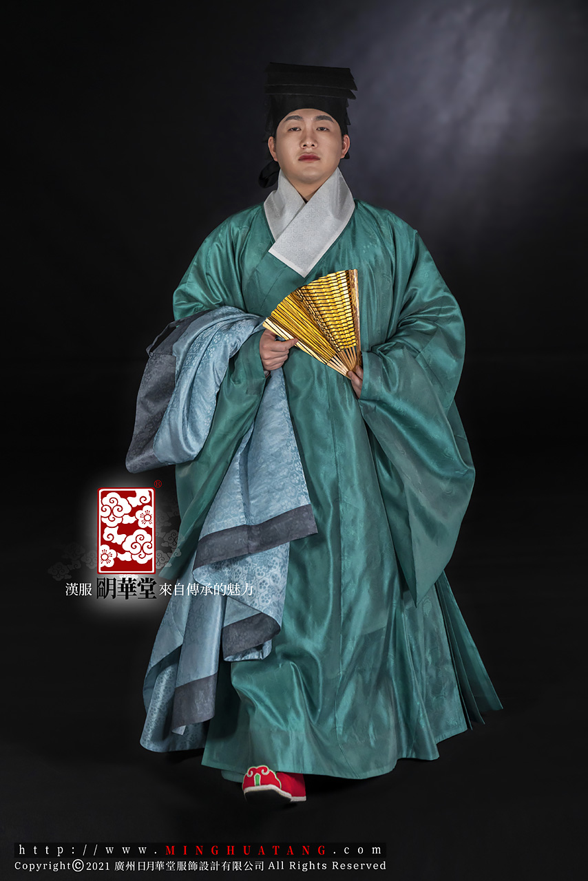 松绿道袍-全身正面.jpg