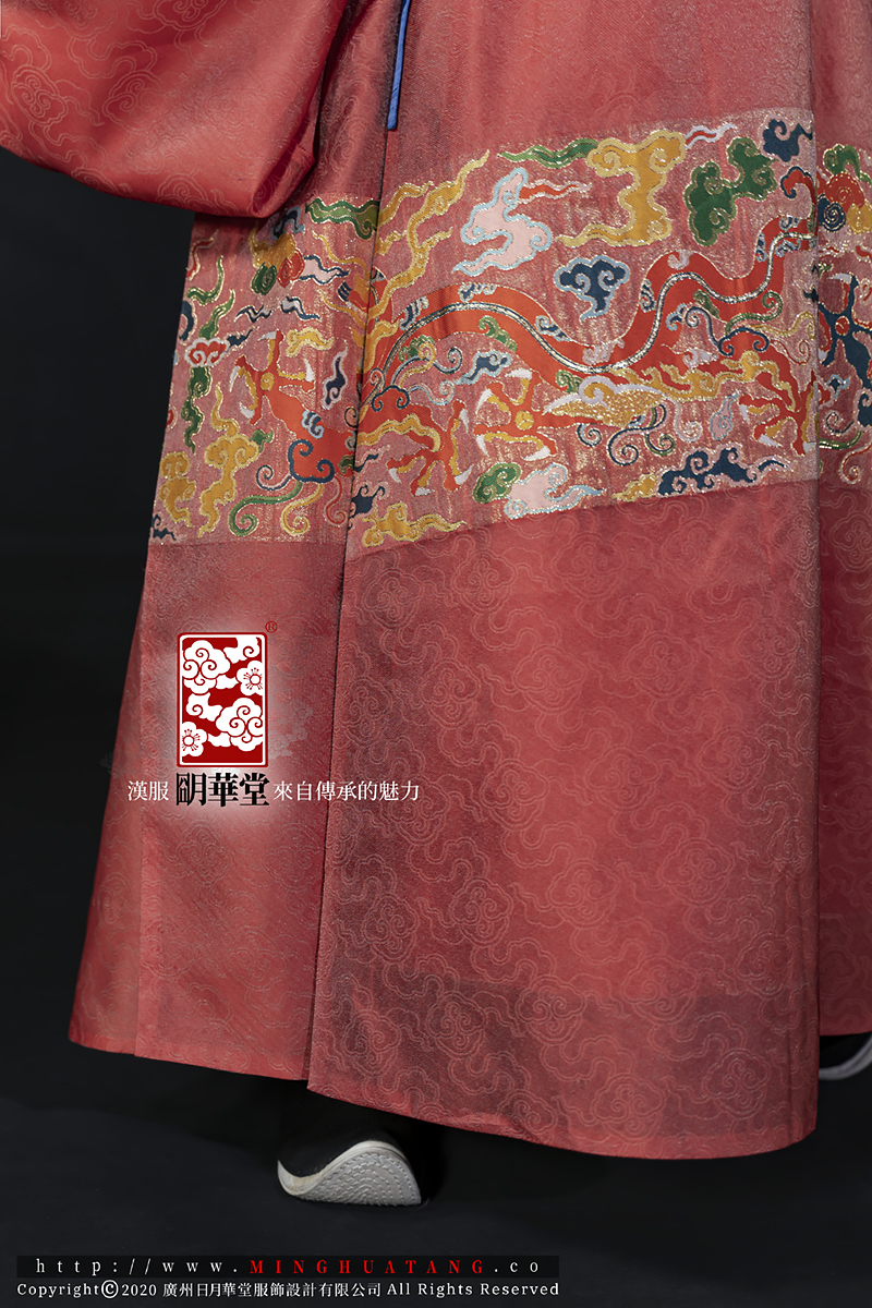 红飞鱼圆领(下襬特写).jpg