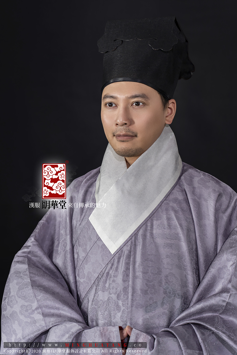 紫藤色道袍(半身).jpg