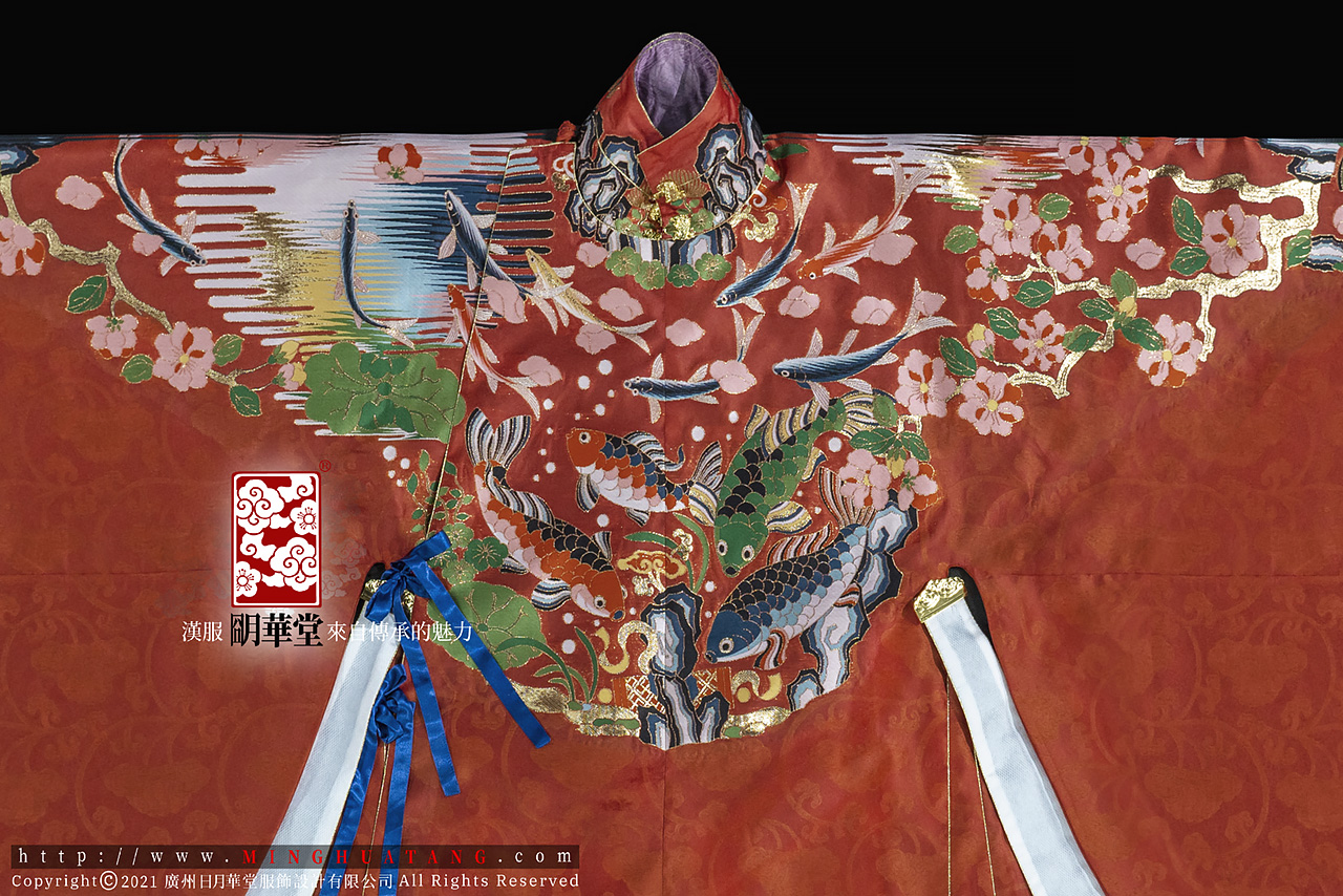 茶红锦鲤圆竖袍-云肩展示.jpg
