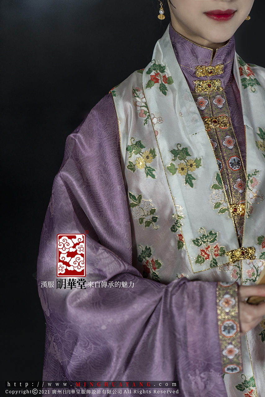 白背心+紫竖对长+红凤兔裙-正面上半身特写.jpg