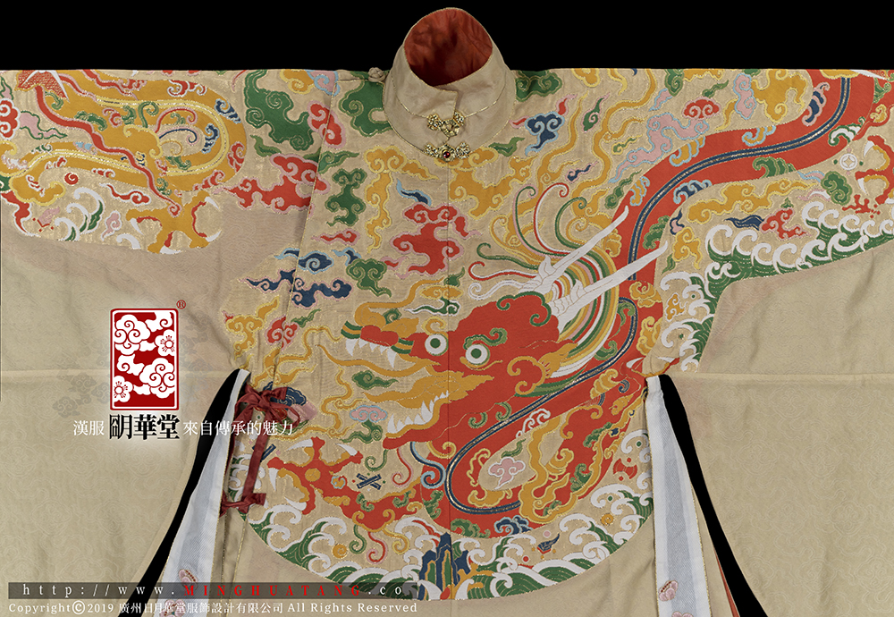 麻黄飞鱼妆花纱竖偏女袍-云肩局部.jpg