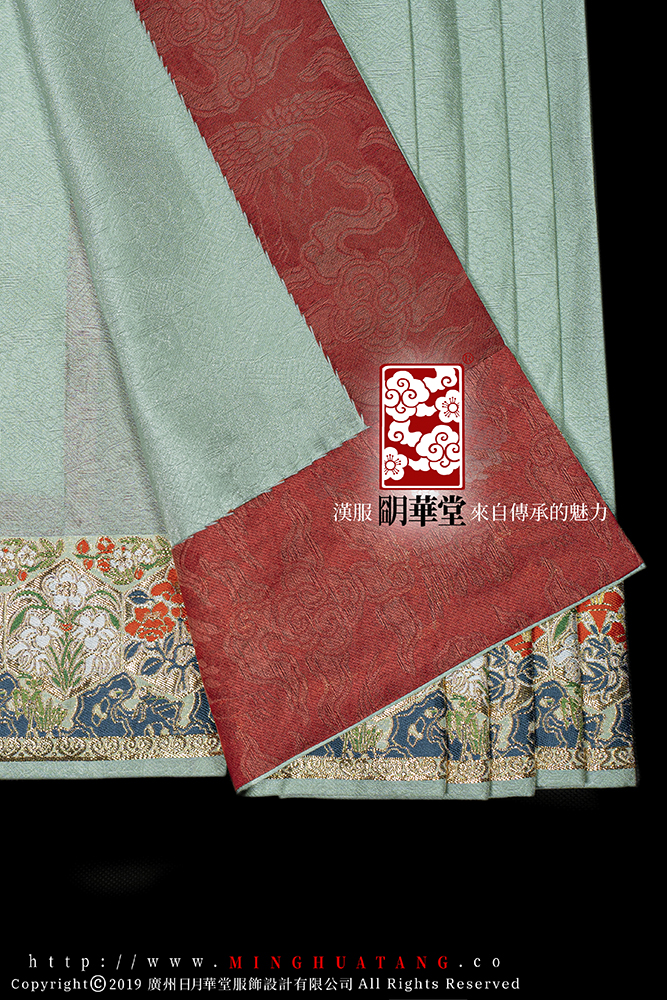 艾绿草虫四季花妆花织金纱襕裙-内缘边展示.jpg