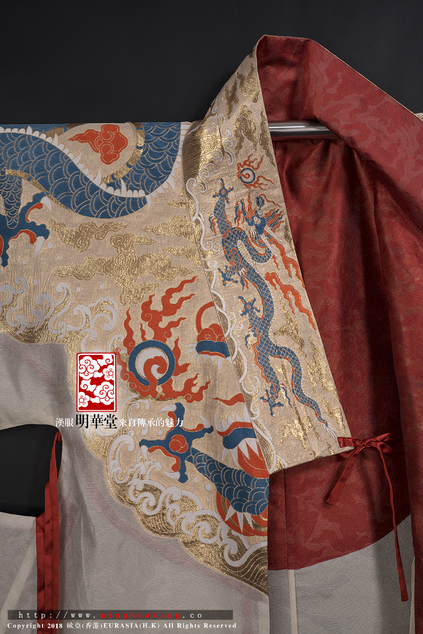 牙白 过肩蟒曳撒 衣领內襟局部.jpg